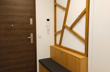 Przedpokój z lustrem